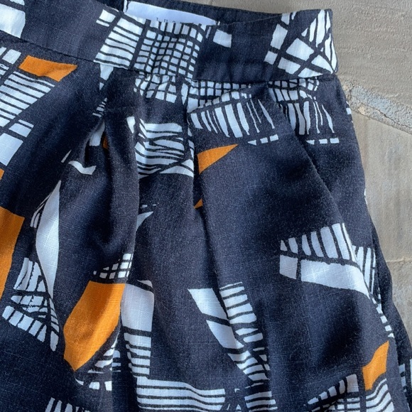 Lush Geometric Black, Yellow & White Pleated Shorts M - Picture 5 of 7
